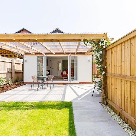 Charming Chester Studio With Private Garden & Free Parking Exteriör bild