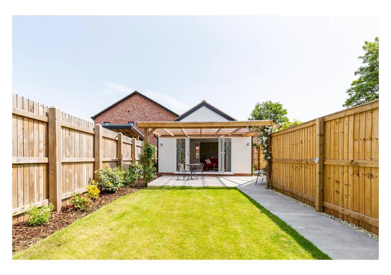 Charming Chester Studio With Private Garden & Free Parking Exteriör bild