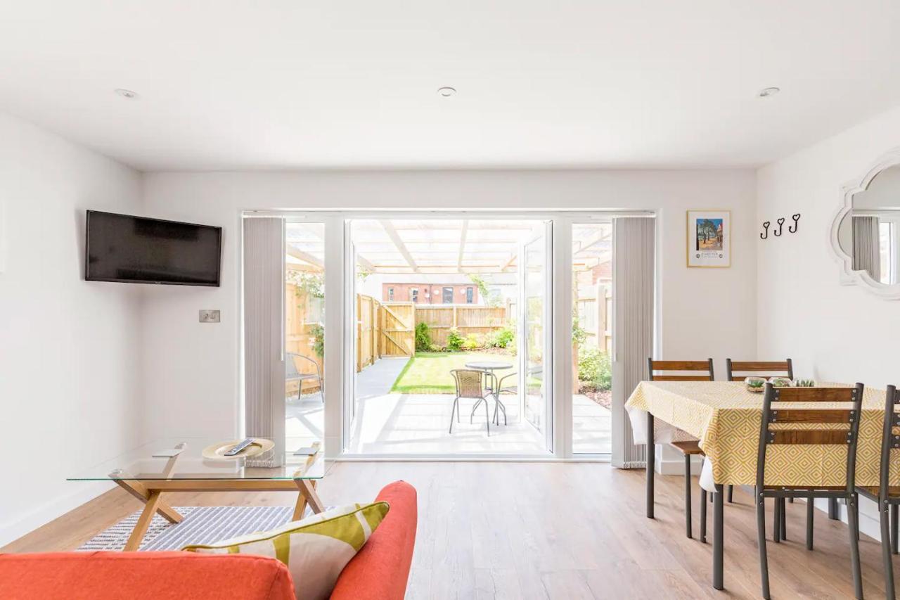 Charming Chester Studio With Private Garden & Free Parking Exteriör bild